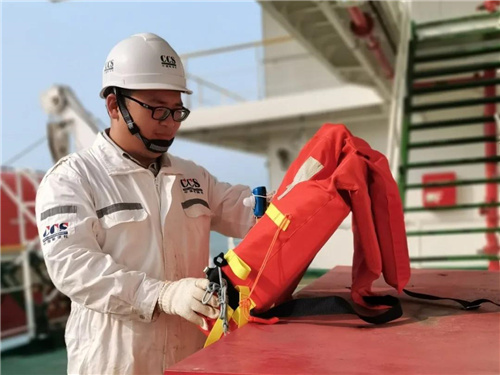 船级社（CCS）福州分社验船师华剑锋，荣获CCS 2020年度优秀验船师荣誉称号。